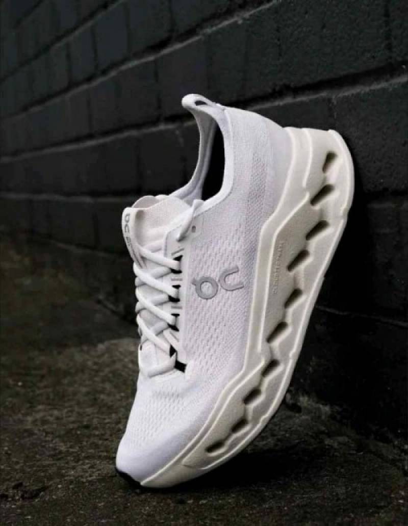 ON RUNNING CLOUD SURFER MAX WHITE