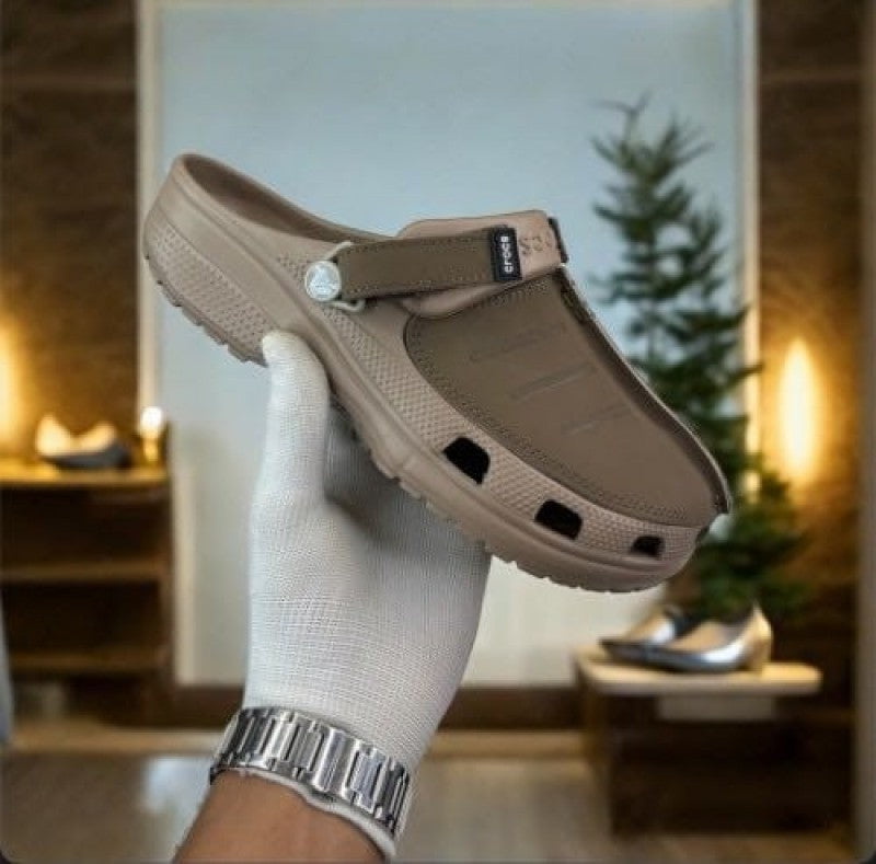 Crocs YUKON CLOG TAN 3