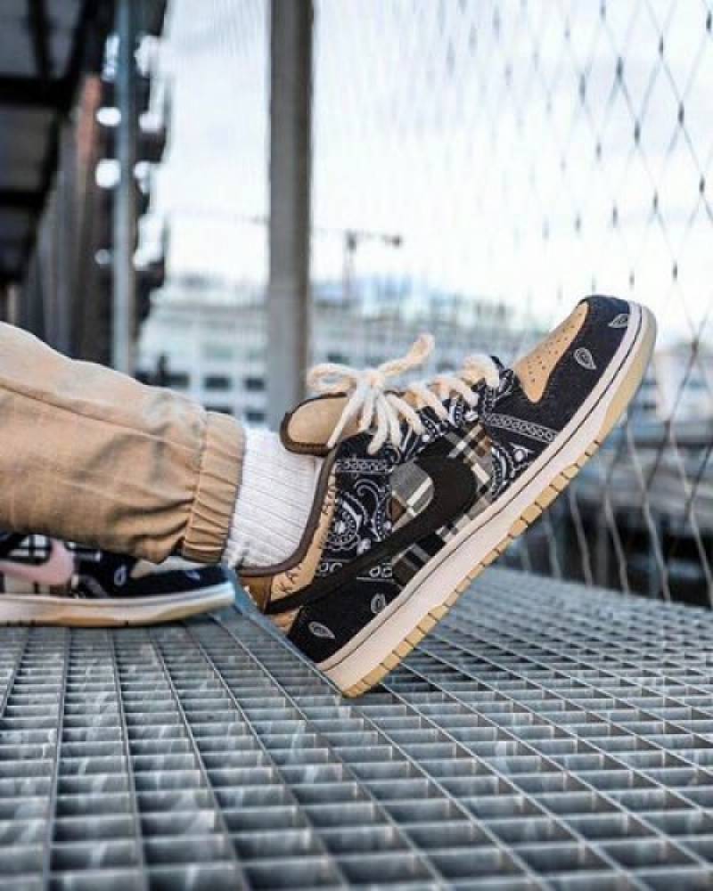 Sb Dunk Low Travis Scott Bandana With extra lace for mens