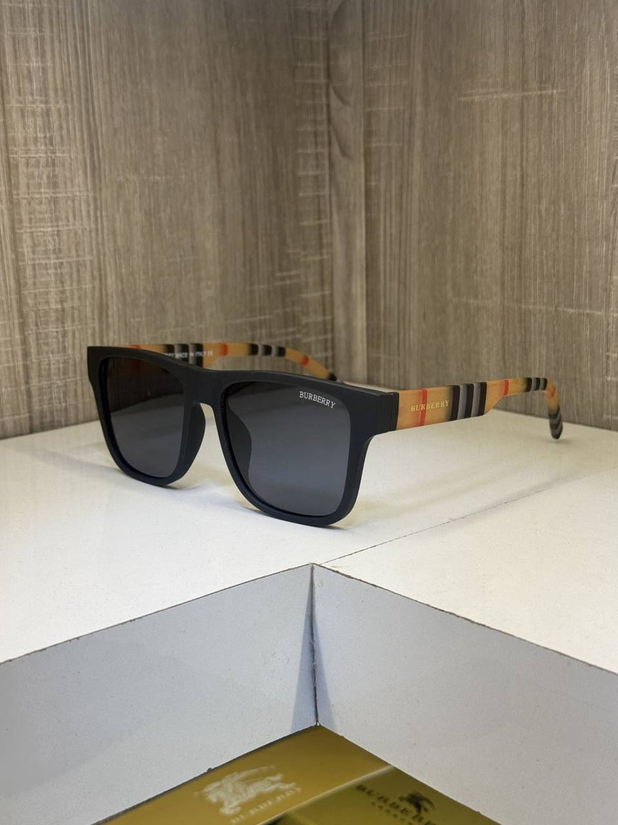 Burberry 4395 Store article sunglass