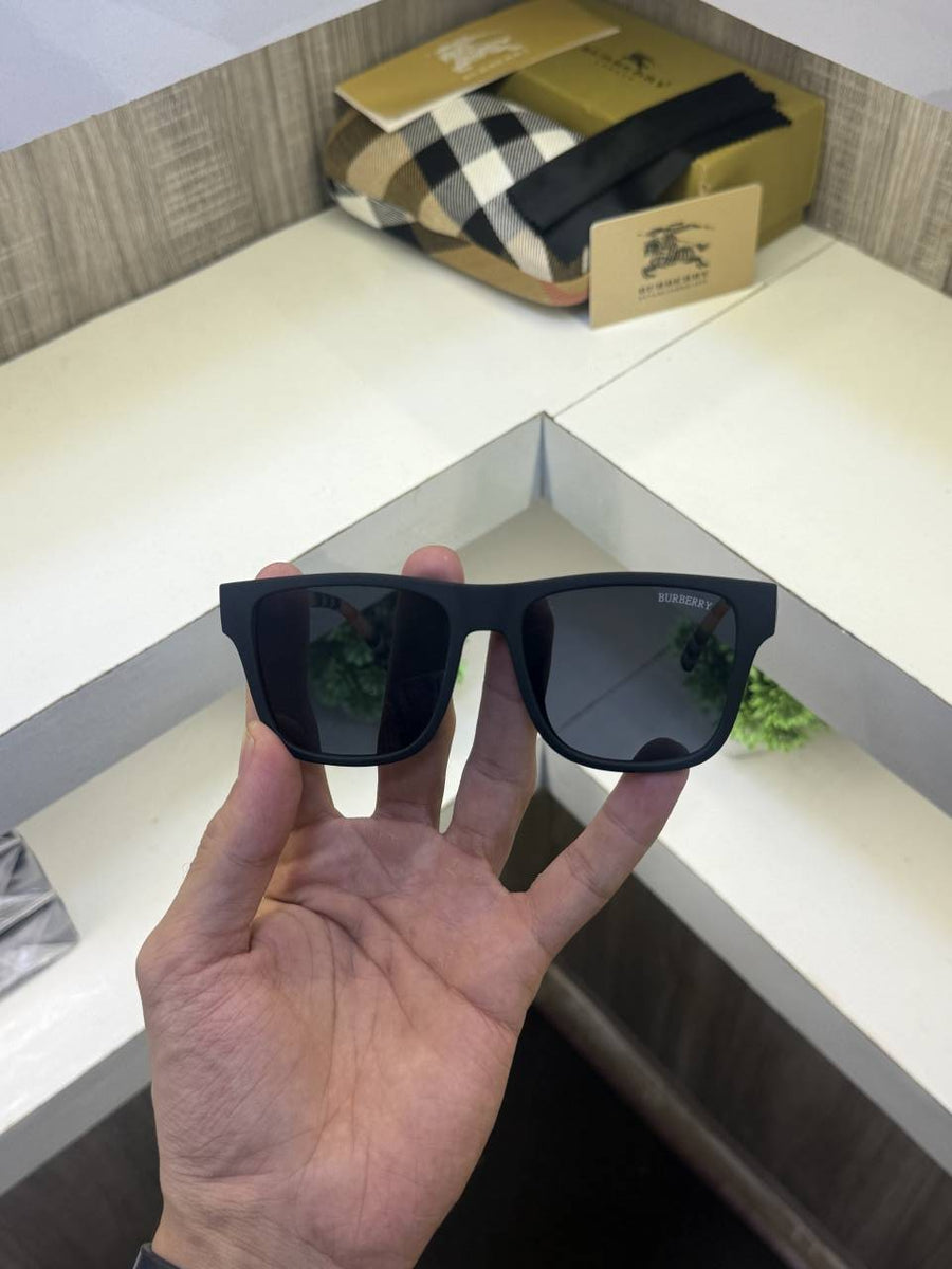 Burberry 4395 Store article sunglass
