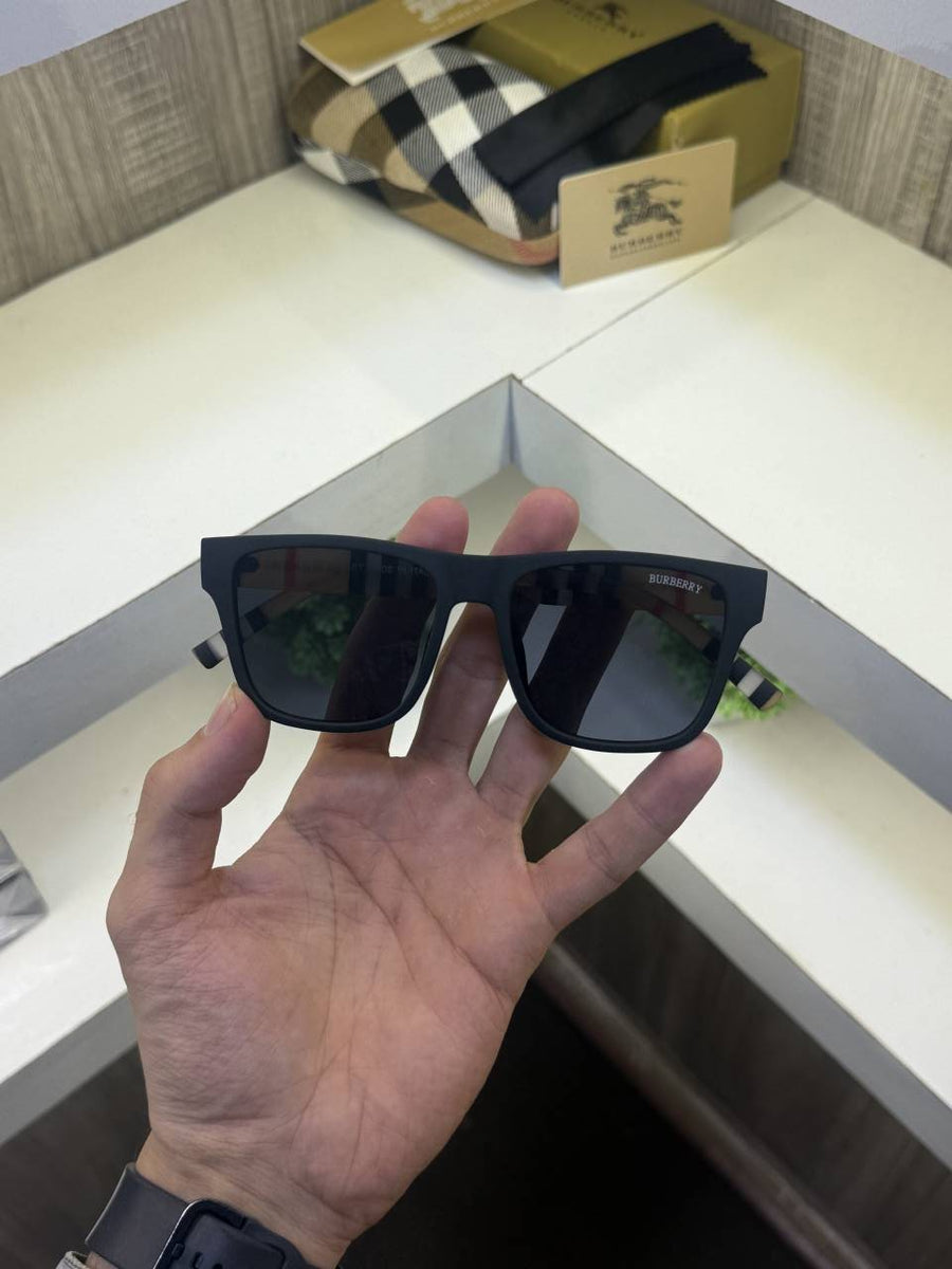 Burberry 4395 Store article sunglass