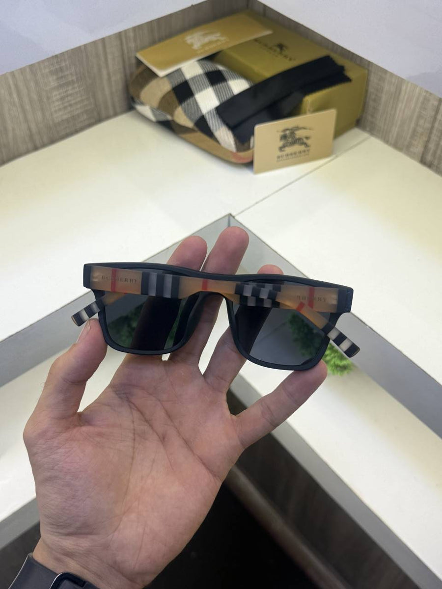 Burberry 4395 Store article sunglass