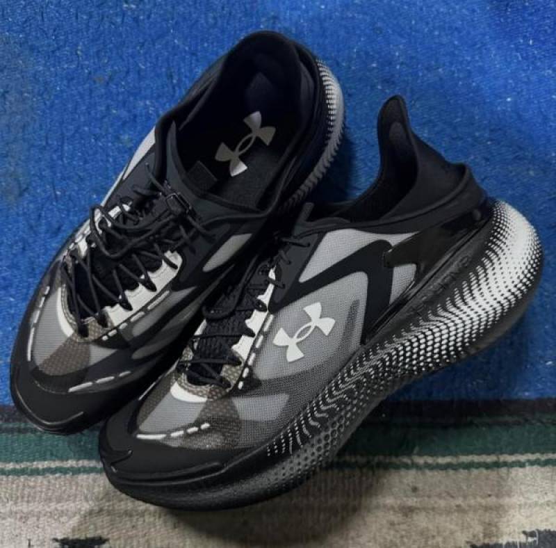 Under Armouur Hovr Echo Slipspeed Black white