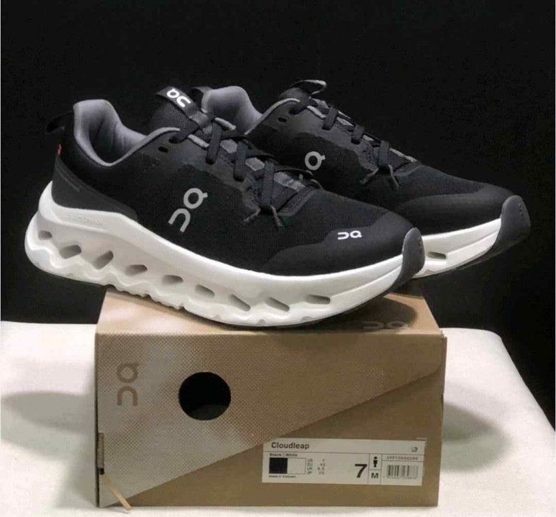 On Cloud Running Tilt Black White 383