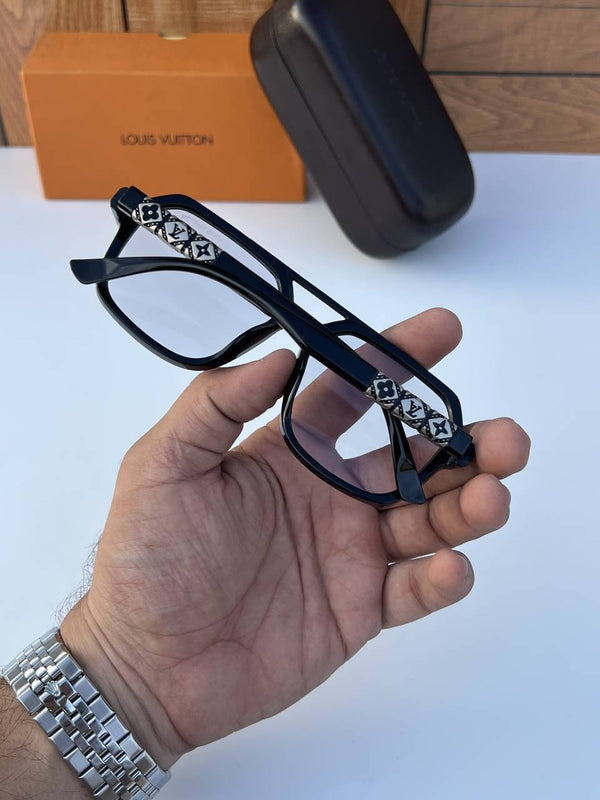 Louis Vuitton_2687_black_plano