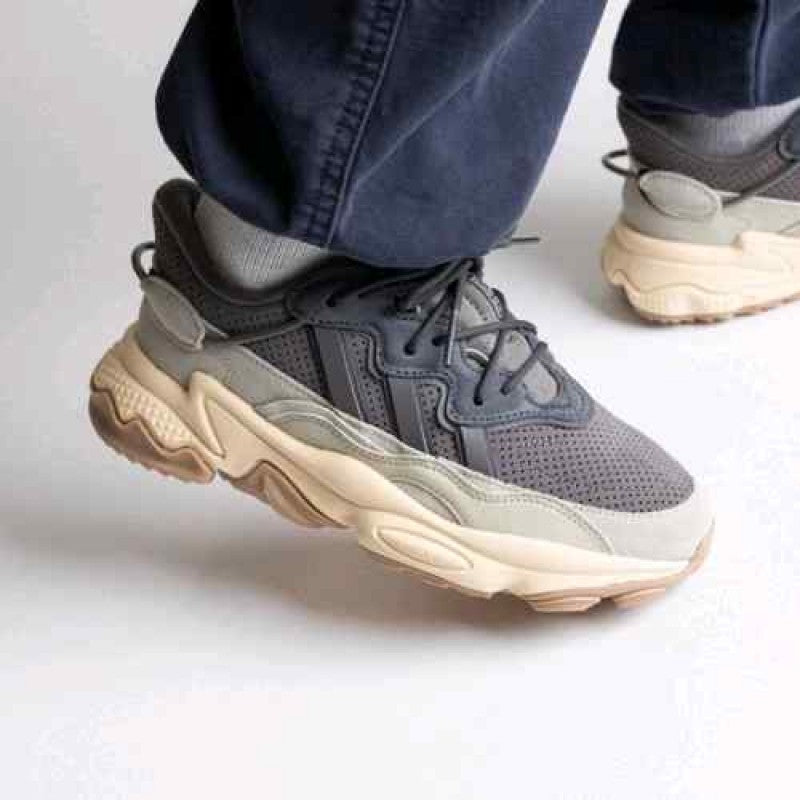 ozweego TR charcoal patty grey