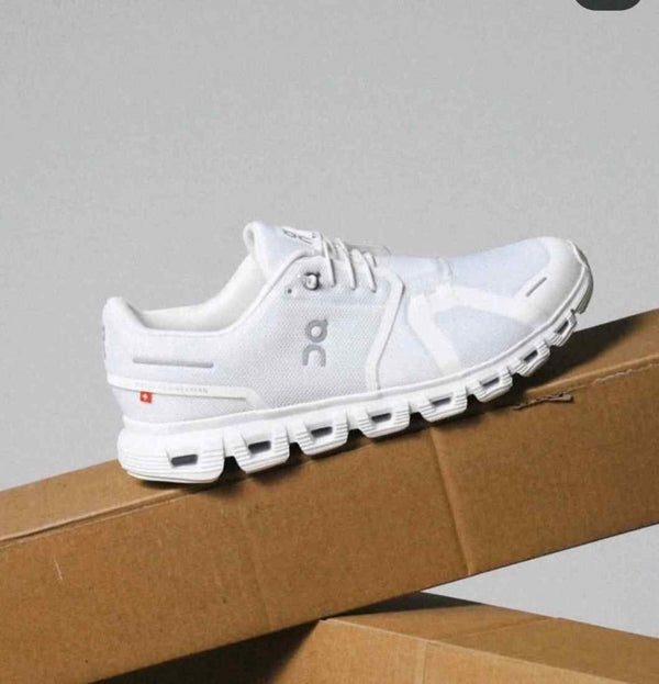 On Running On Cloud 6 White