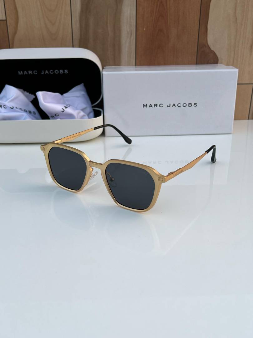 Marc_jacobs_502_gold_black