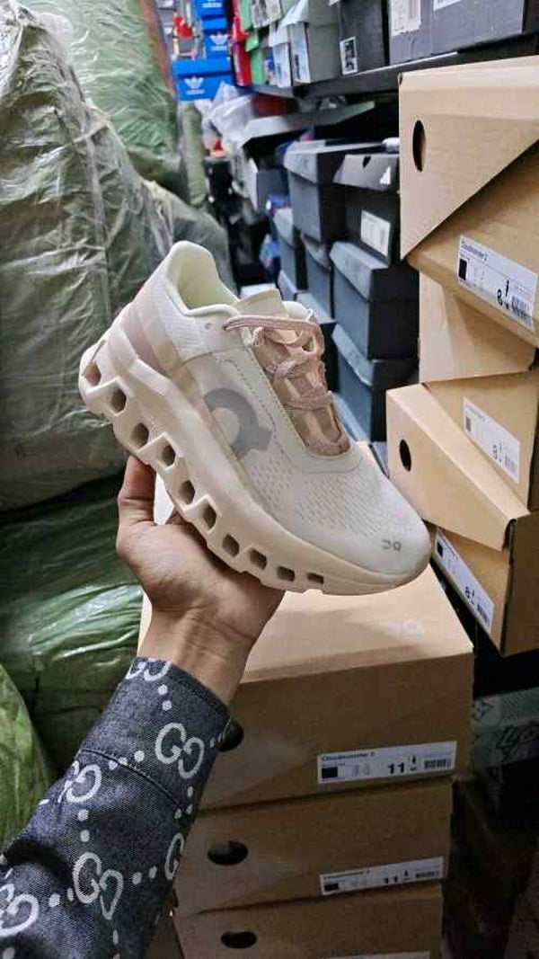 On Cloud Monster Women Moon Fawn 742