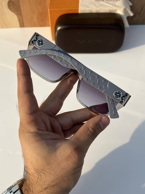 Louis Vuitton_2894_grey