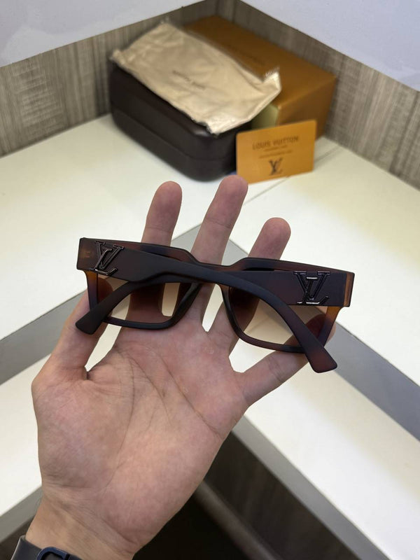 Louis Vuitton 88082 Brown