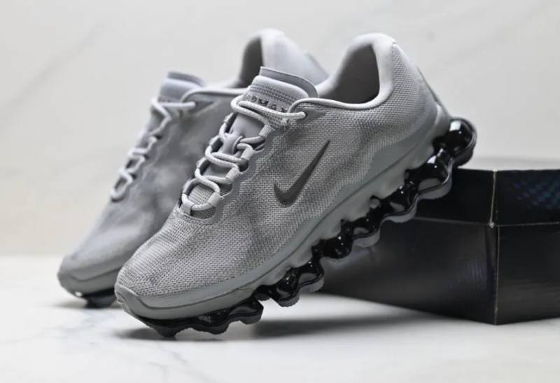 Nike Liquid Max Grey