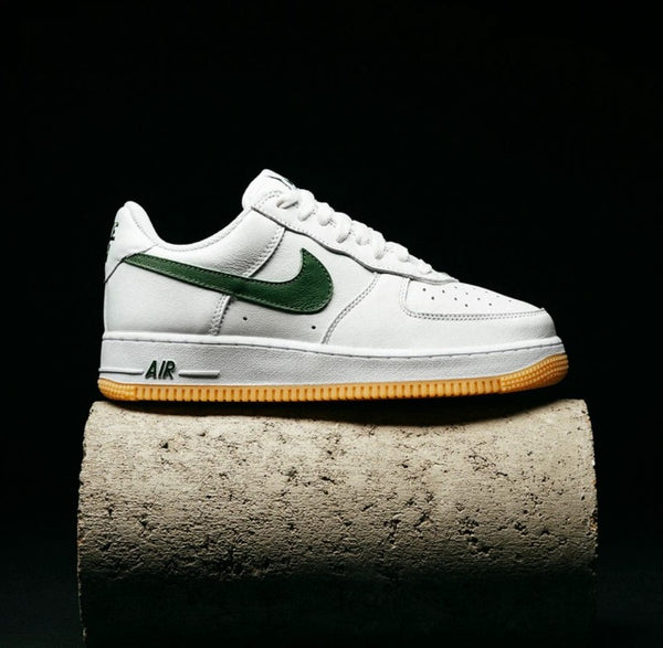 Nike Airforce 1 low retro qs cotm forest green