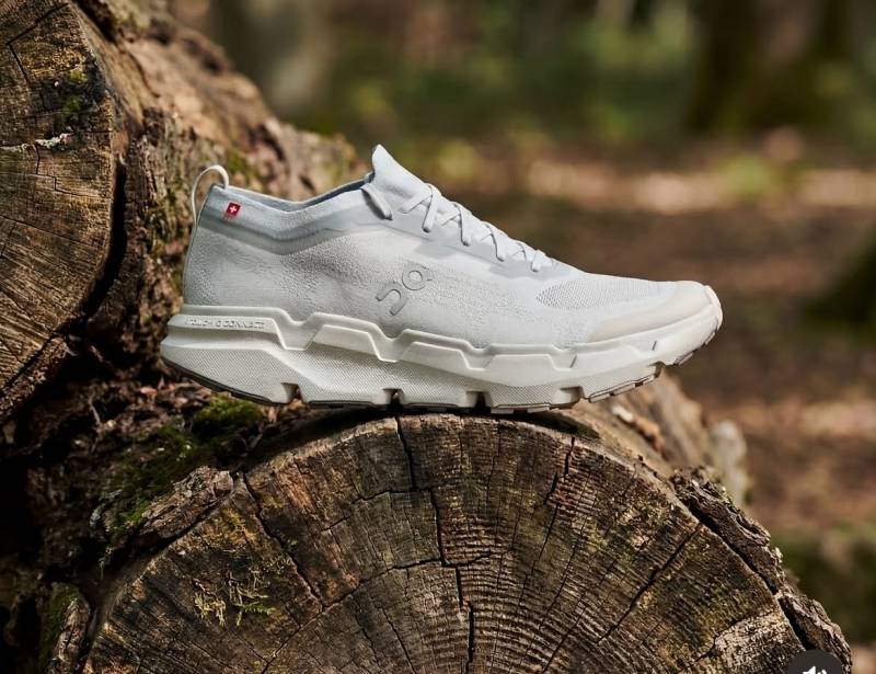 On Cloudsoma trail Grey White running shoe