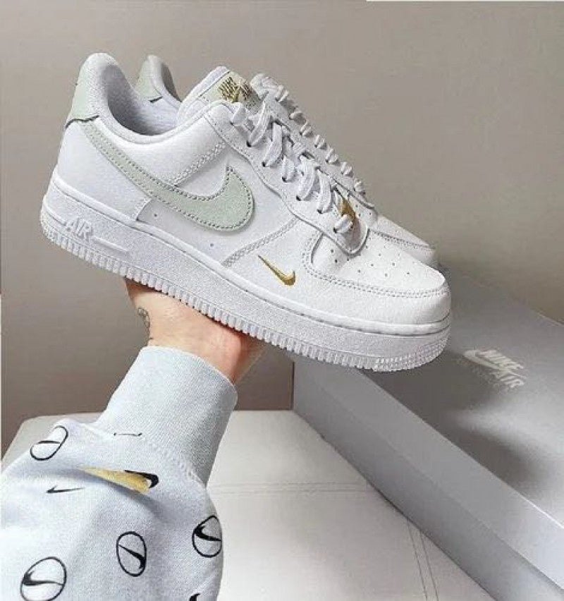 Nike_Airforce_1_Low_Mini_Swoosh_White_Grey_Gold