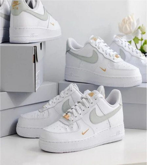 Nike_Airforce_1_Low_Mini_Swoosh_White_Grey_Gold