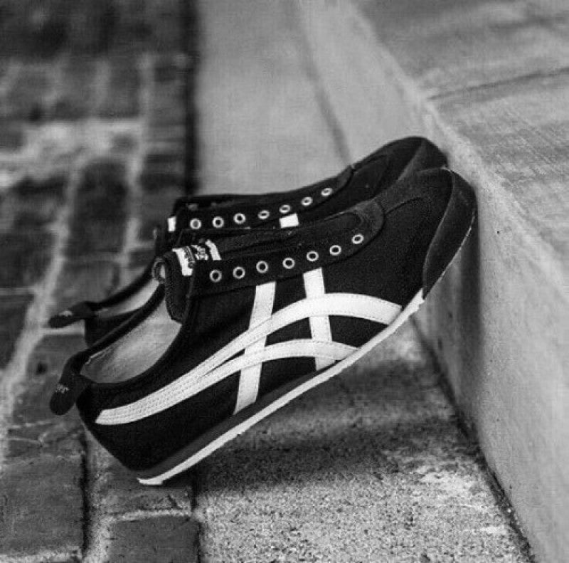 Onitsuka Tigar Slip On Black White