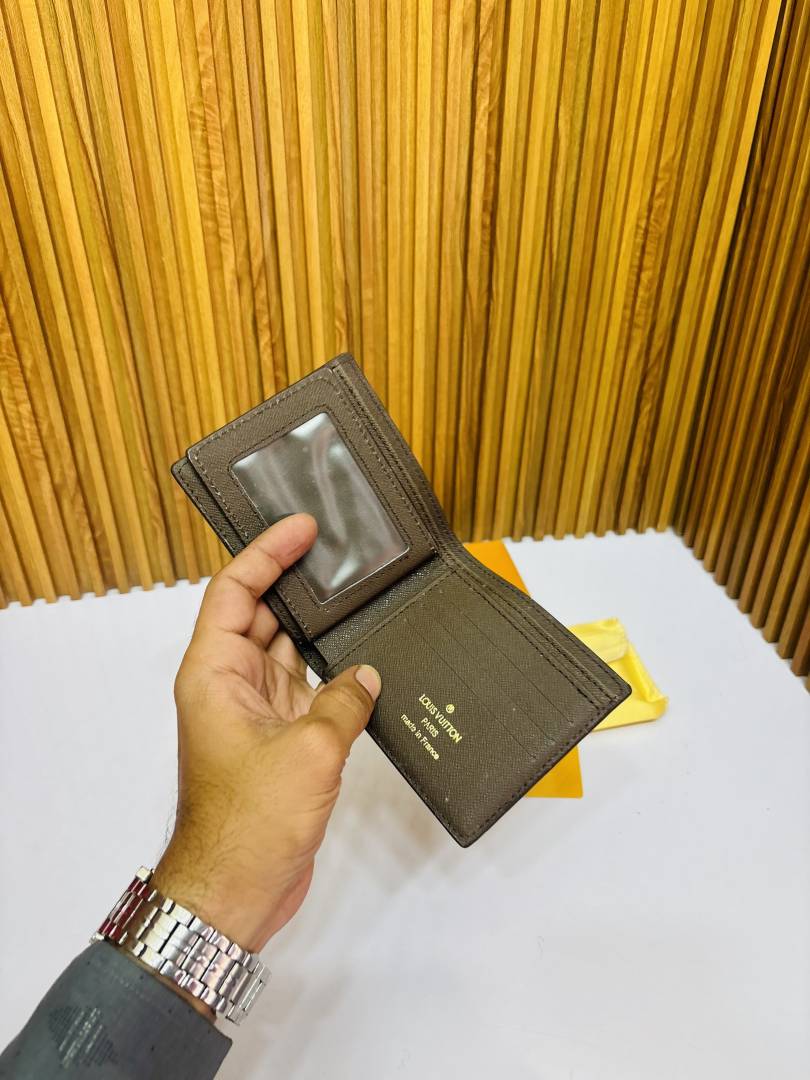 122 LV LOIUS VUTTON PREMIUM QUALITY WALLET