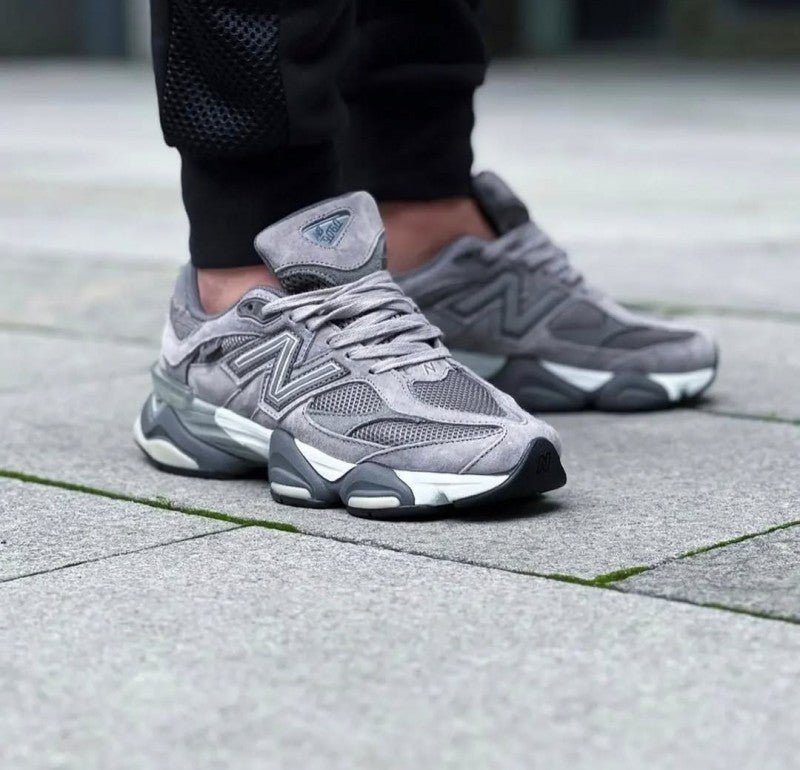 9060 Cool Grey 584