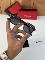Prada_660_gold_black