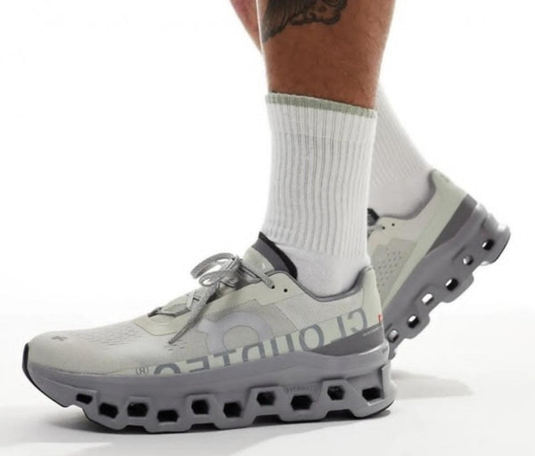 On cloudmonster Ice Alloy