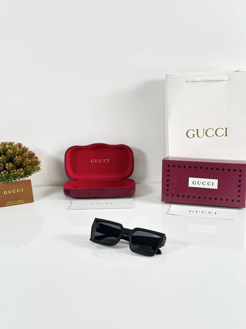 Gucci 02 Mate Black