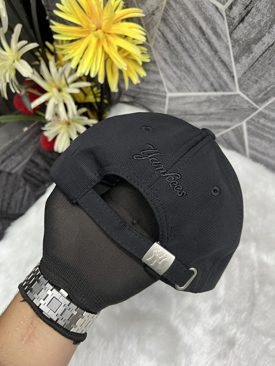 New York Yankees All Black Logo Premium Unisex Cap (With Safety Box)