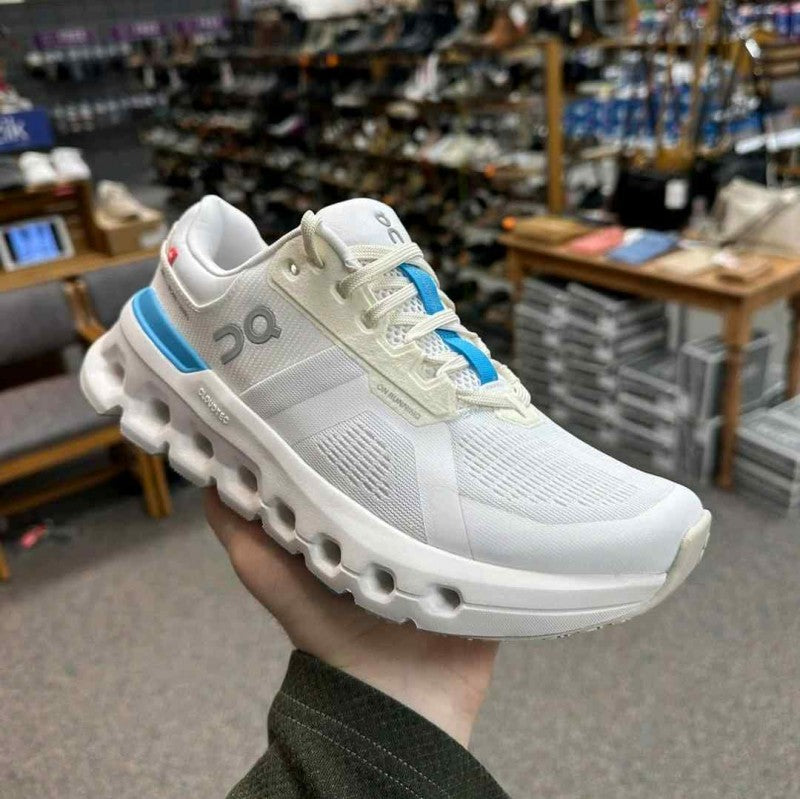 on cloudrunner 2 white horizon