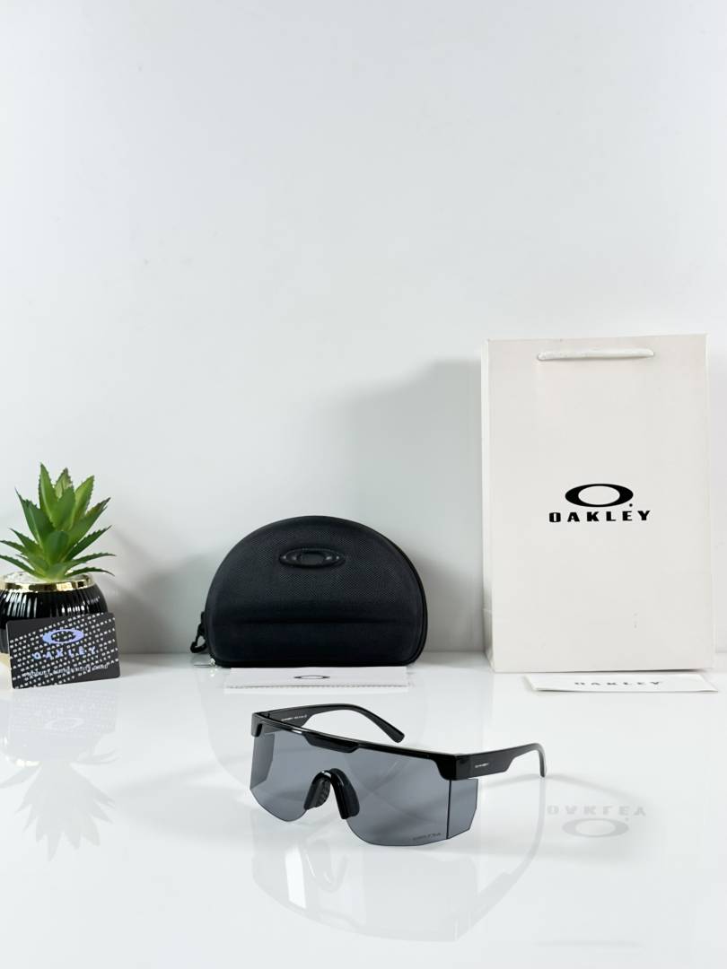 Oakley_9957_Black
