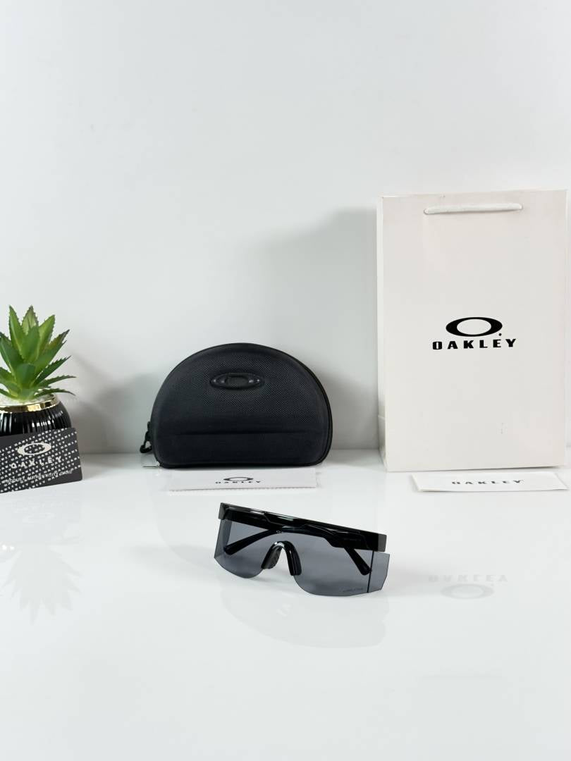 Oakley_9957_Black