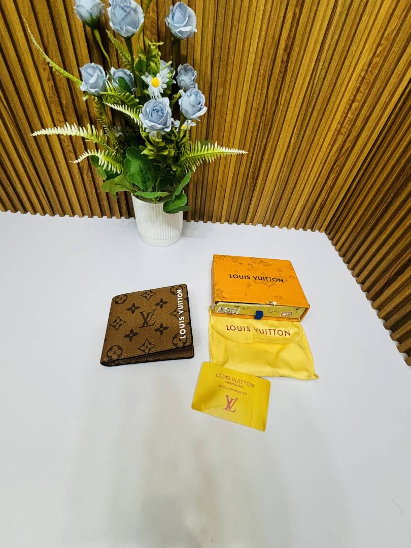 137 LV LOUIIS VUITTON PREMIUM QUALITY WALLET