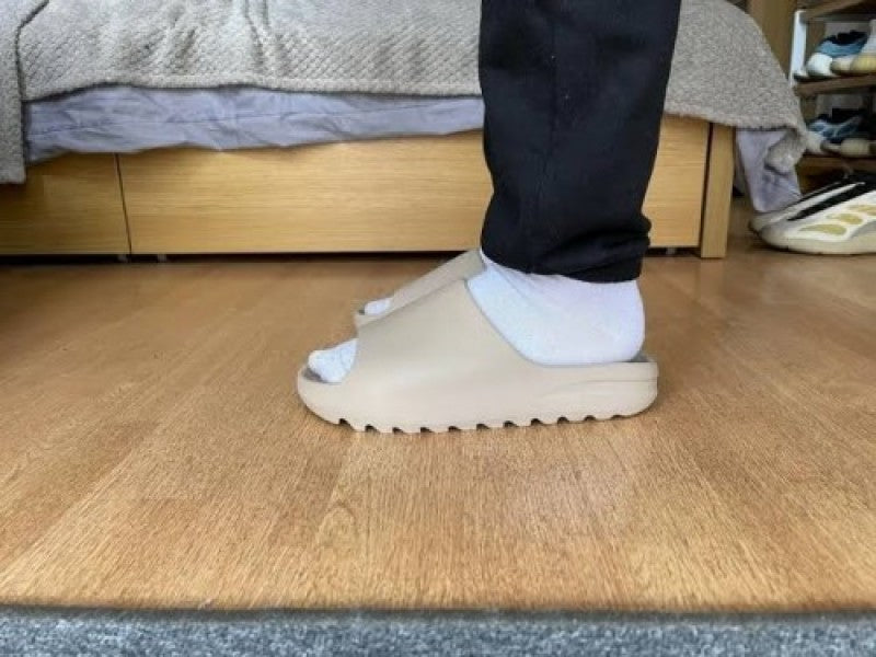 Adidas Yeezy Slide Pure with adiddass blue box