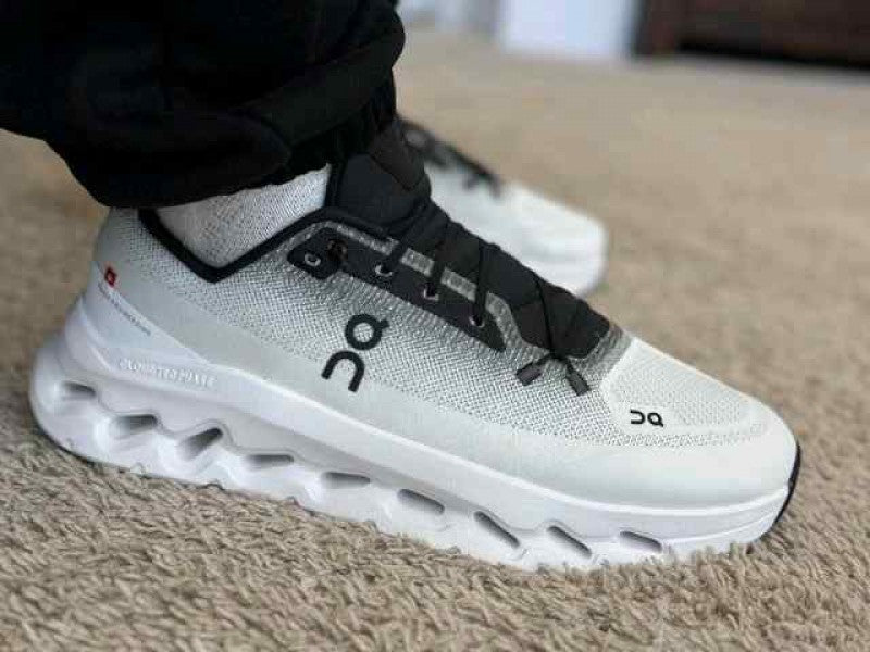 ON CLOUD TILT 2 0 BLACK IVORY