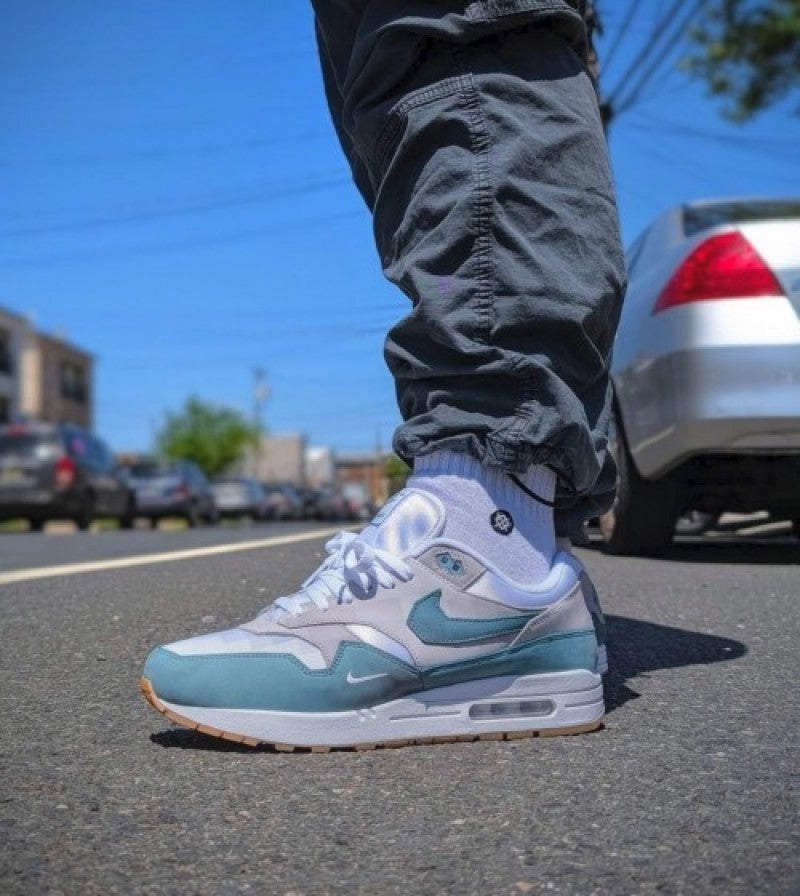 Nike airmax 1 swoosh low poly 224