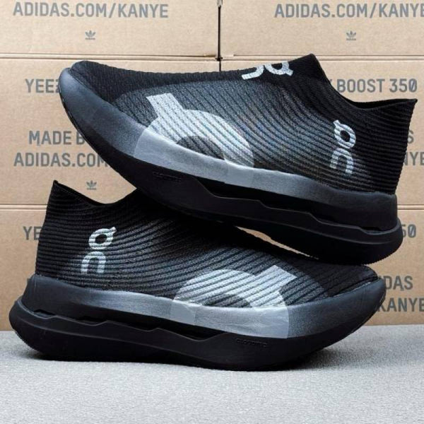 On Cloud Boom Strike SL Black Grey