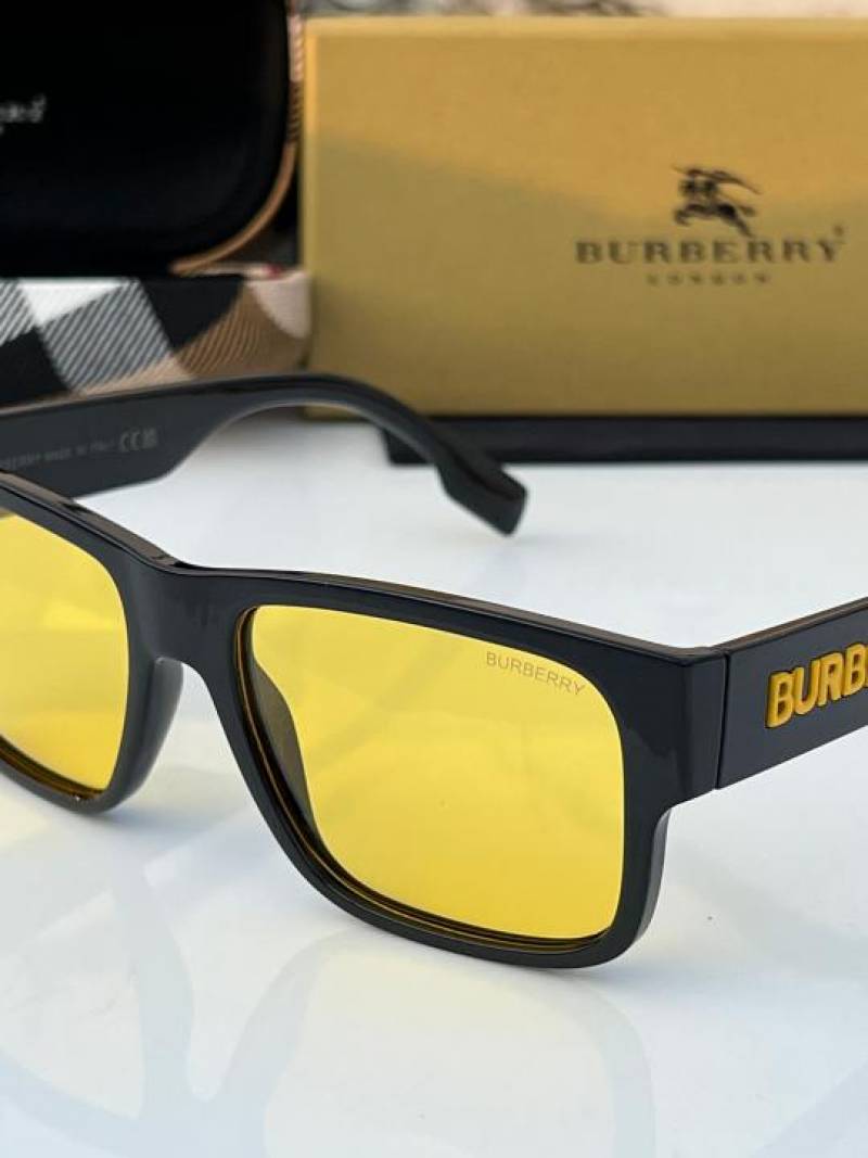 Burberry_69019_yellow