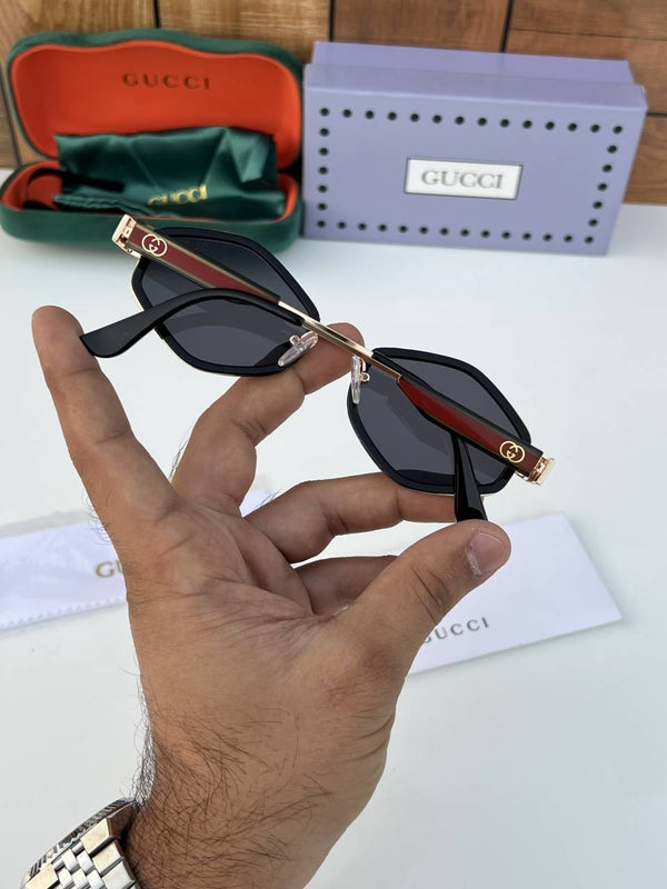 Gucci_614_gold_black