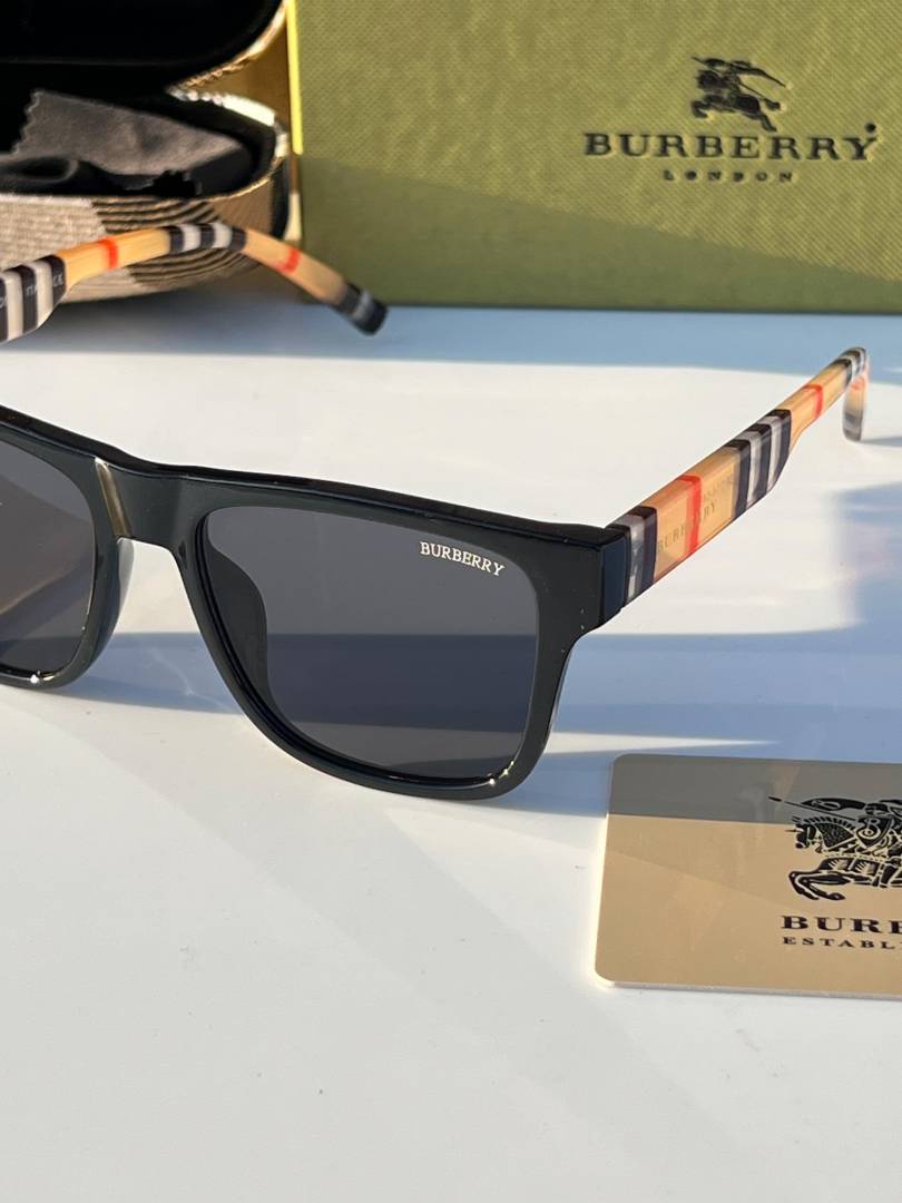 Burberry 4395 glossy black