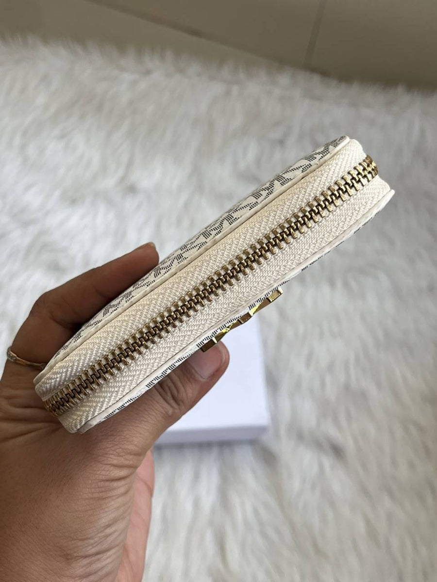 Michael_Kors_137_Zippy_Wallet_With_OriginalBox_DustCover_Premium