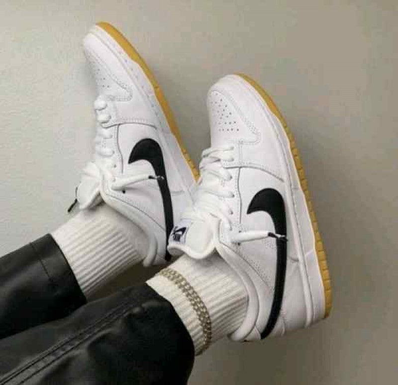 Nike sb dunk low white gum