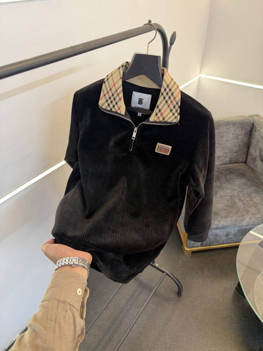 Burberry woollen knitted blend imported sweatshirt with steel logo on chest and brand zip black