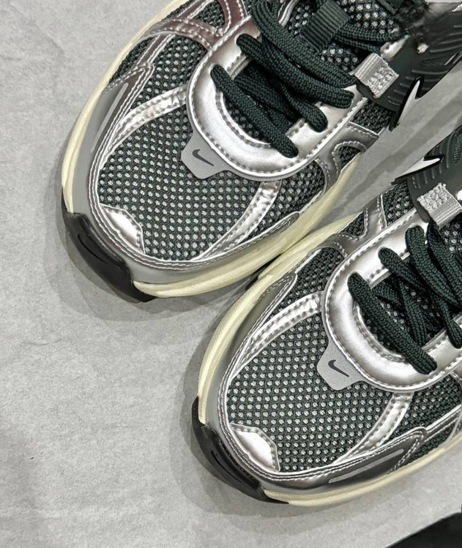 Nike V2K RUN VIBRANT GREEN