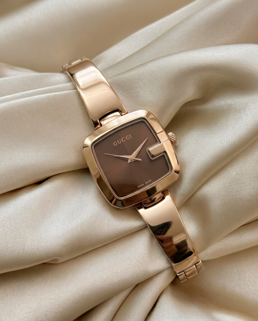 Gucci Striking Square Case With A Unique G