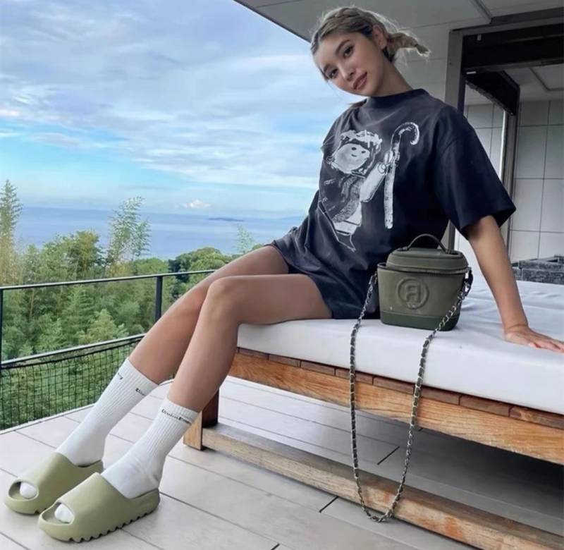 Adidas Yeezy Resin Slides For Women With Original Box