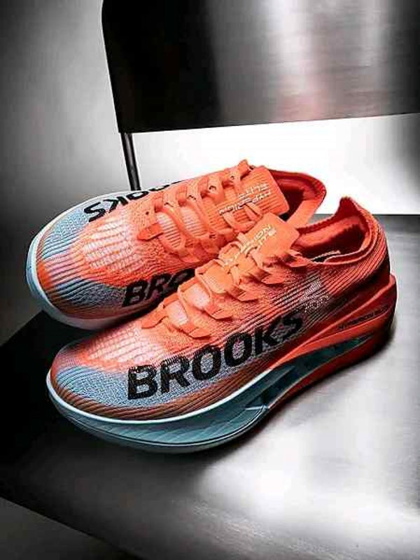 Brooks Hyperion Elite 5 Running blue orange 520