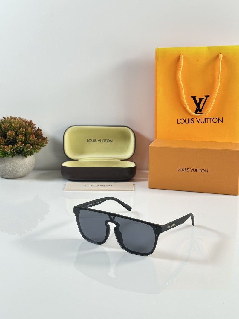 Louis Vuitton_1822_Black