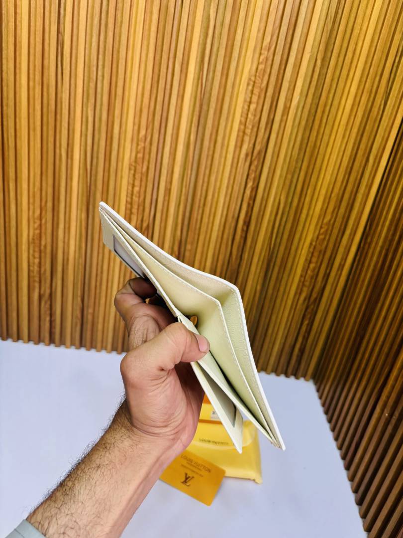 134 LV LOIUS VUTTON PREMIUM QUALITY WALLET
