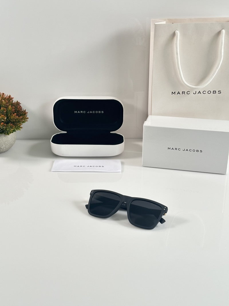 Marc Jacobs 6000 Black