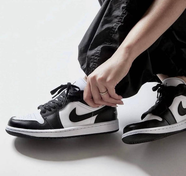 Nike AIR JORDAN 1 LOW PANDA SUEDE